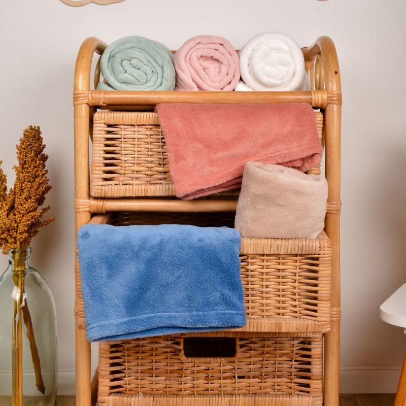 Image d'ambiance de présentation du produit Couverture douceur rose (70 x100 cm) - Doudou et Compagnie